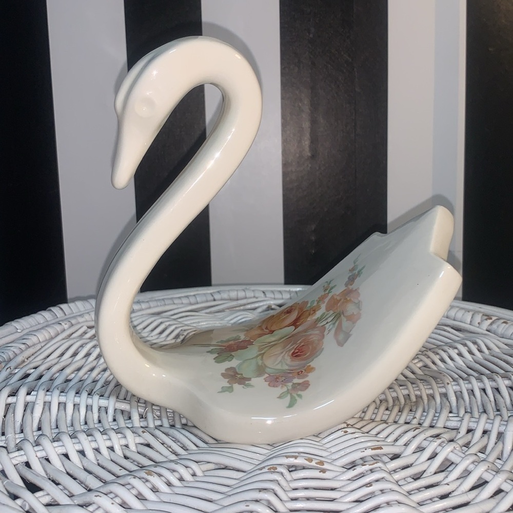 Vintage 1982 80s Retro Swan Figurine with Floral Design Soap Dish / Shelf Decor - Picture 11 of 17